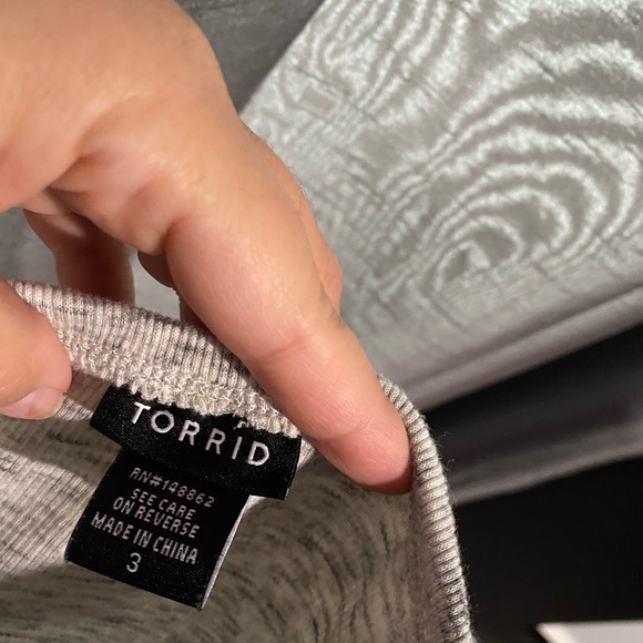 Torrid 3 Grey T-shirt - Picture 2 of 3